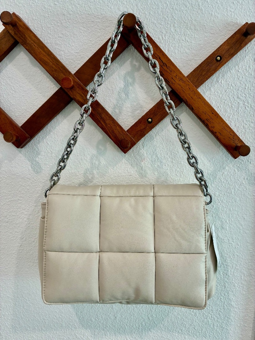 H&M Puffy Vegan Leather Bag in Latte with Thick Silver Chain ~NWT